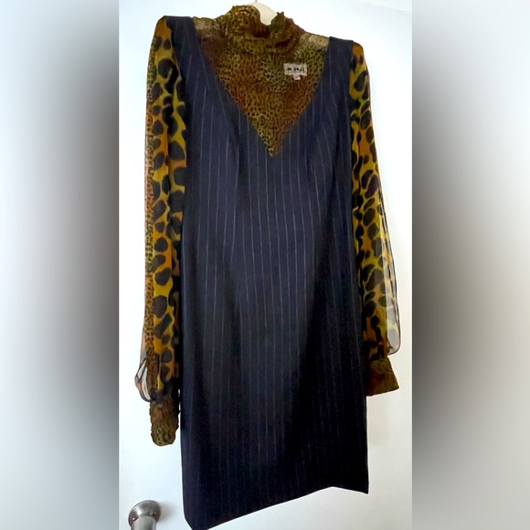 KNH Dresses & Skirts - Women’s dress in wool and silk in size 6 , best fits US size 4